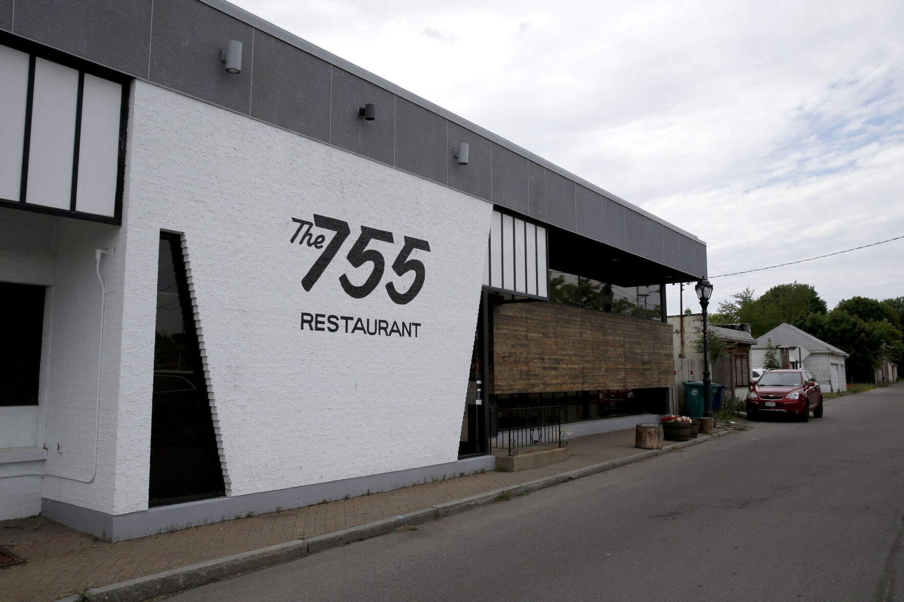 755 Restaurant in Niagara Falls